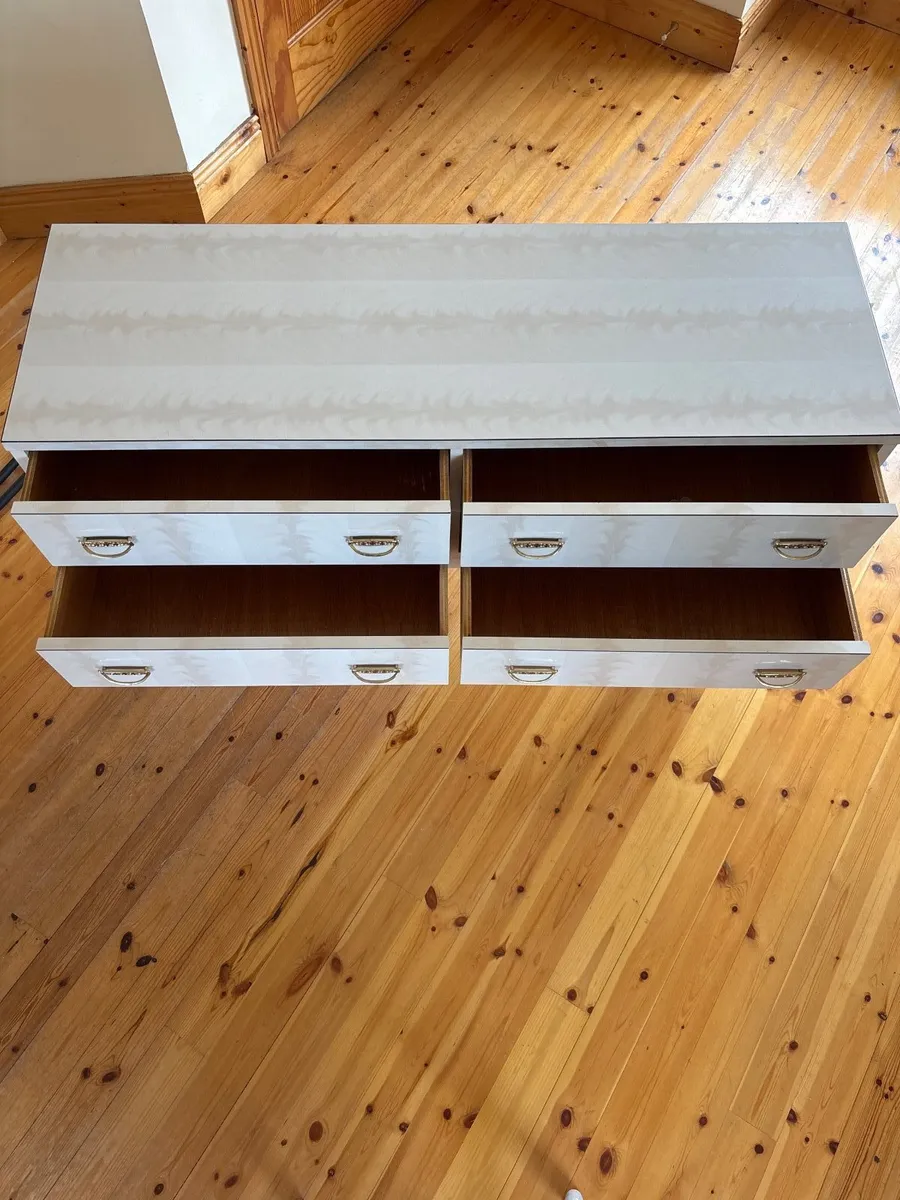 Bedroom chest of drawers (FREE to take away) - Image 4