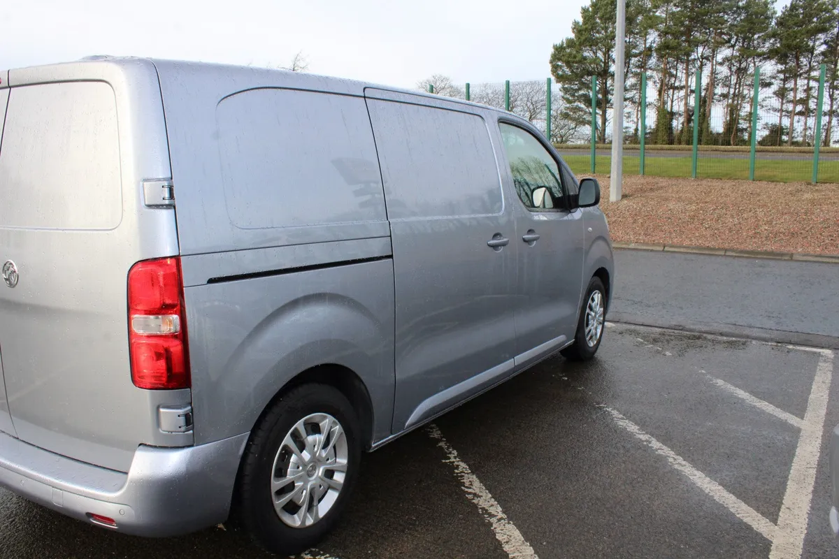 2022 Vauxhall Vivaro 2700 L1H1 Sportive - Image 4
