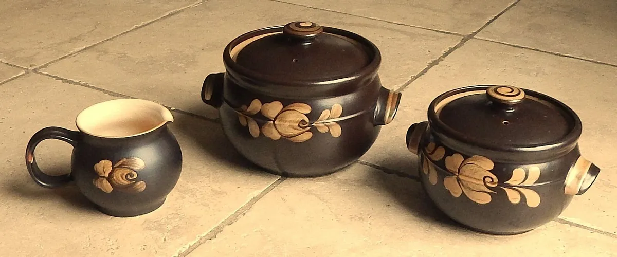 2 Denby Lidded Casserole Dishes and Jug - Image 1
