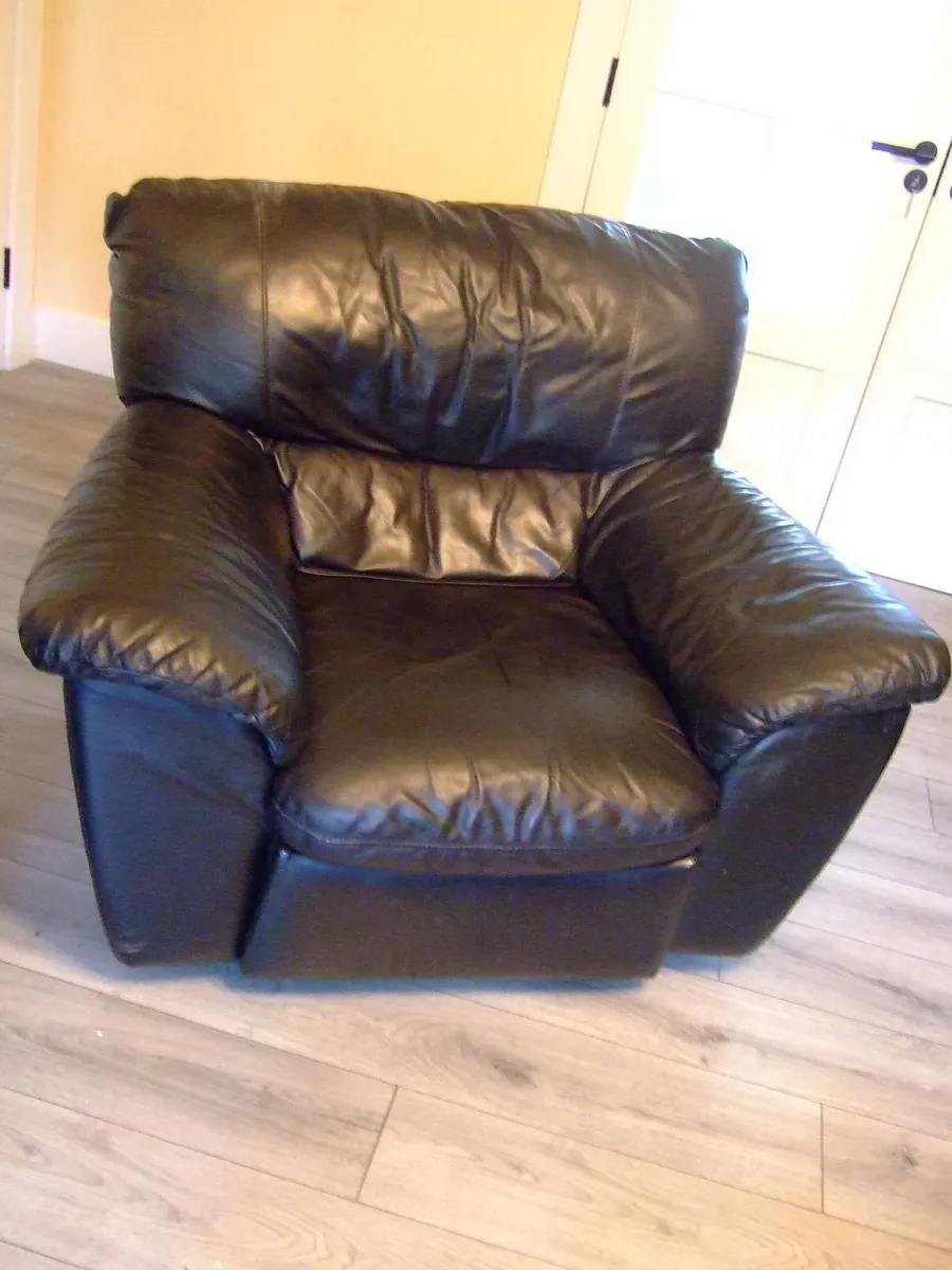 **FREE**  Leather Three Piece Suite - Image 4