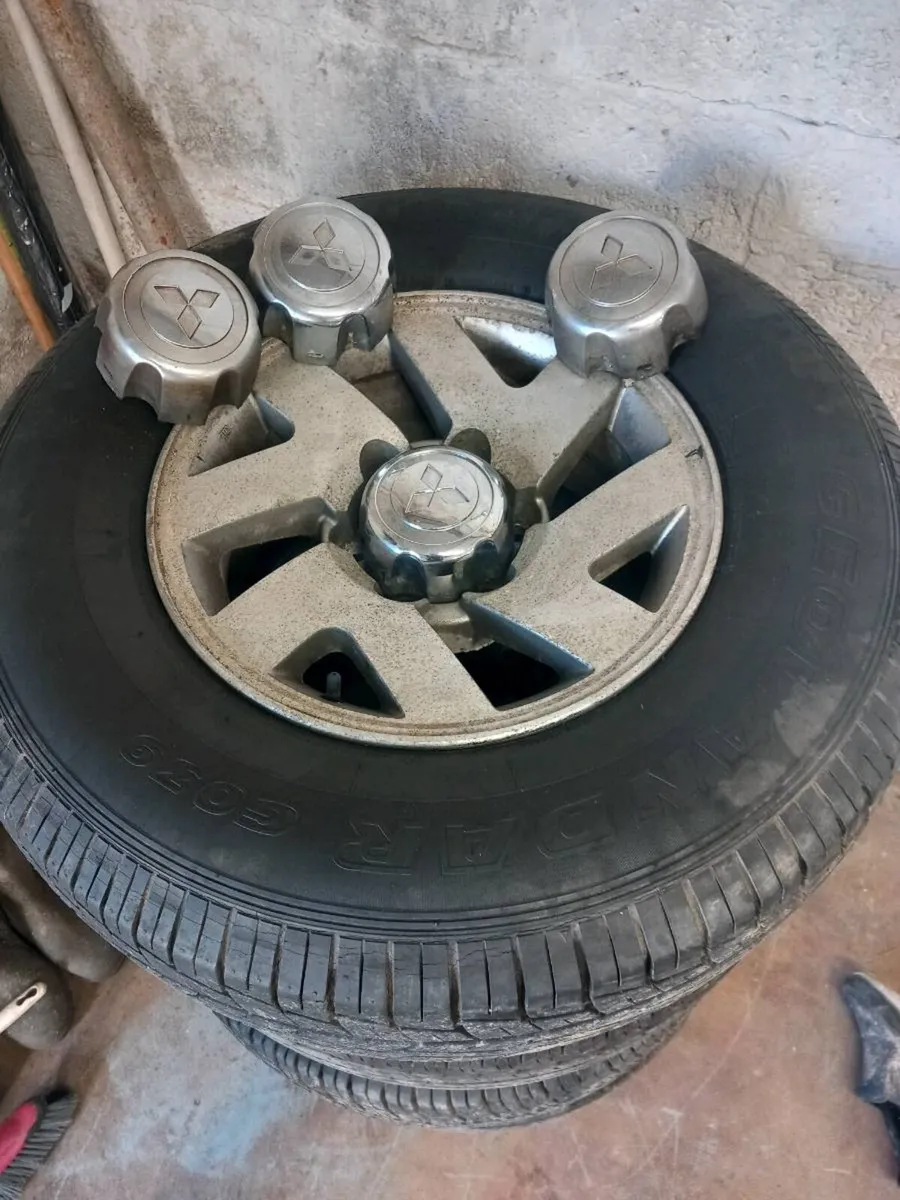 Mitsubishi pajero alloy wheels - Image 1