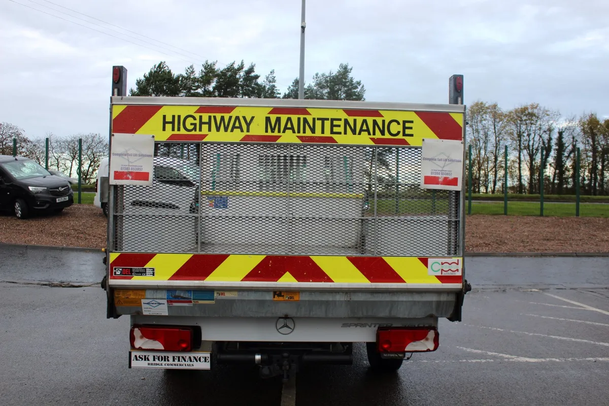 2022 Mercedes-Benz Sprinter 315 RWD Dropside - Image 4