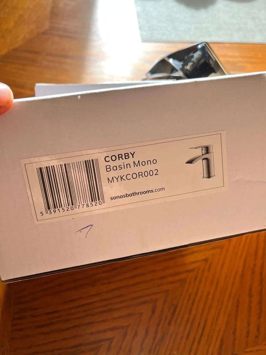 Bathroom sink, mixer tap and pedestal with wc seat - Image 2