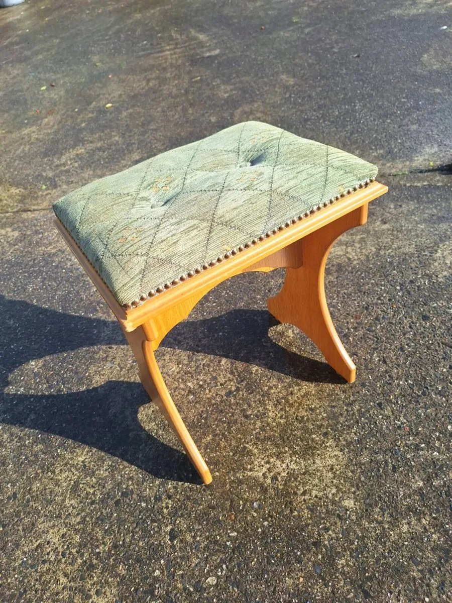 Lovely small vintage stool - Image 1
