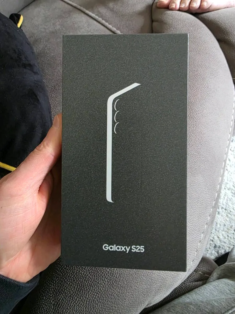 Samsung Galaxy s25 - Image 2