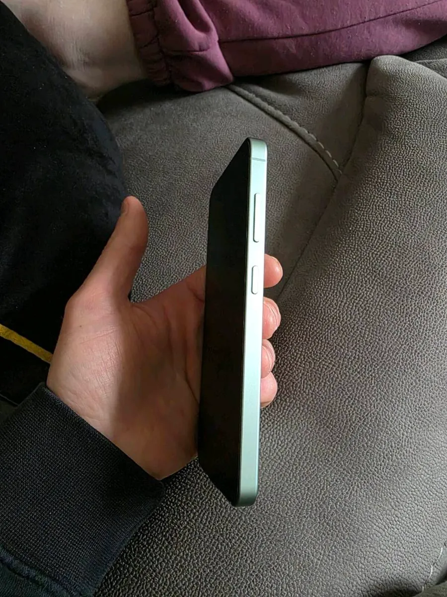 Samsung Galaxy s25 - Image 3