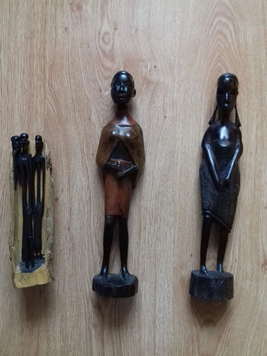 African figures - Image 1