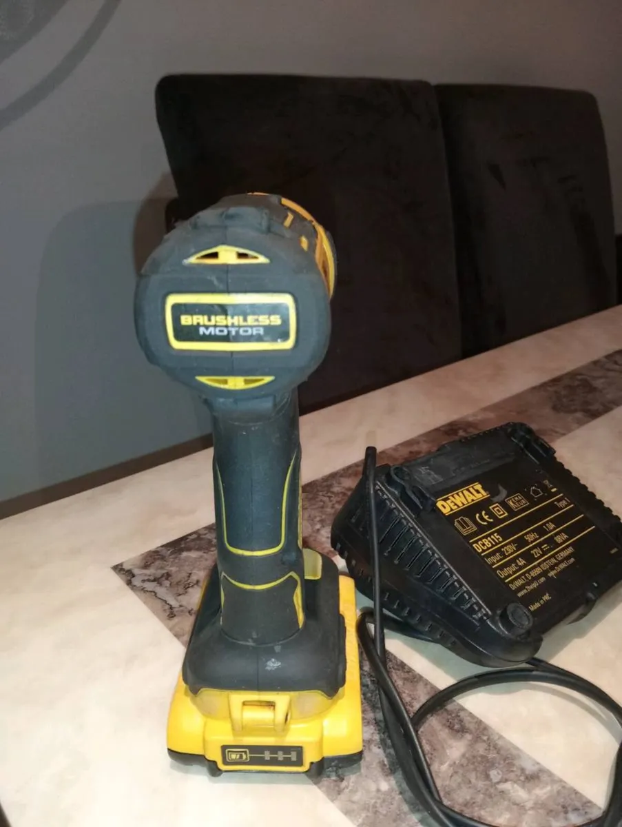 DeWalt 18v xr impact drill - Image 4
