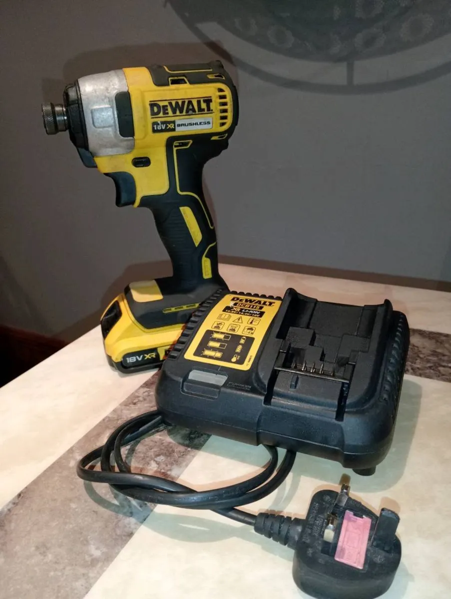 DeWalt 18v xr impact drill - Image 1