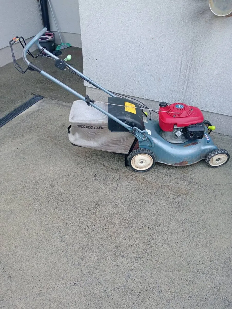 Honda izy self-propelled lawnmower - Image 1