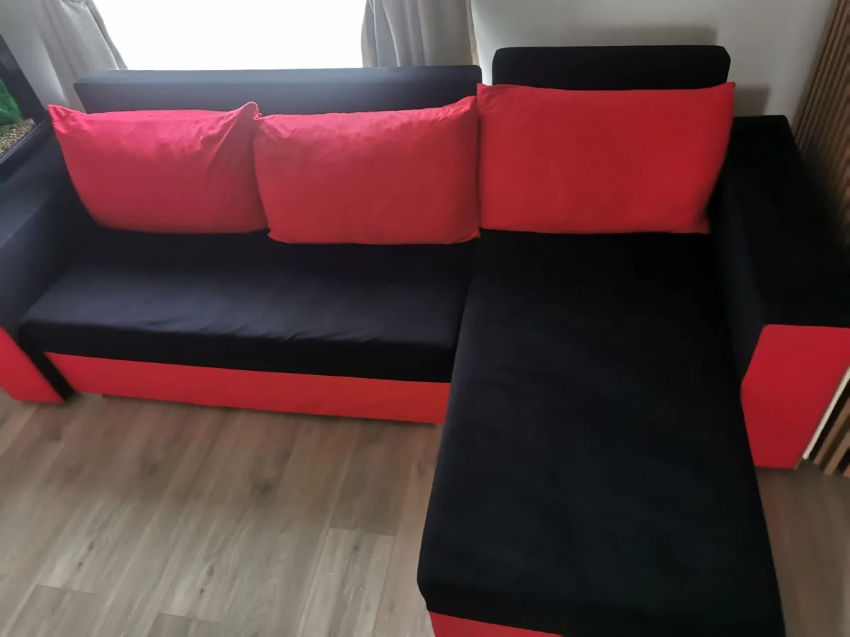 L shaped sofa, - Image 1