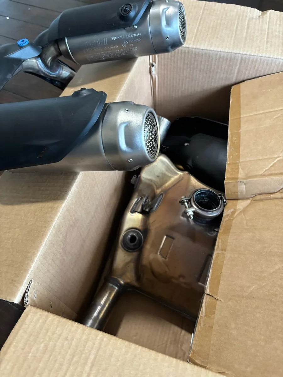 Full orginal exhaust system Ducati Panigiale 2025 - Image 3