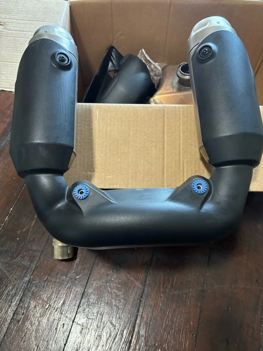 Full orginal exhaust system Ducati Panigiale 2025 - Image 4