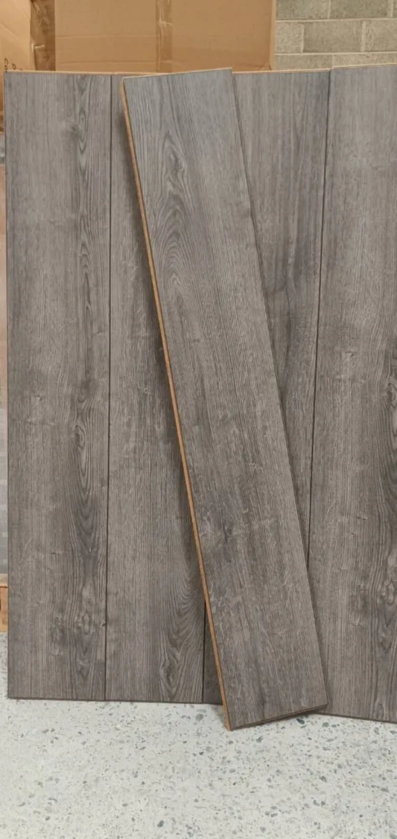 *NEW* 8MM LAMINATE FLOORING ☄️ - Image 2