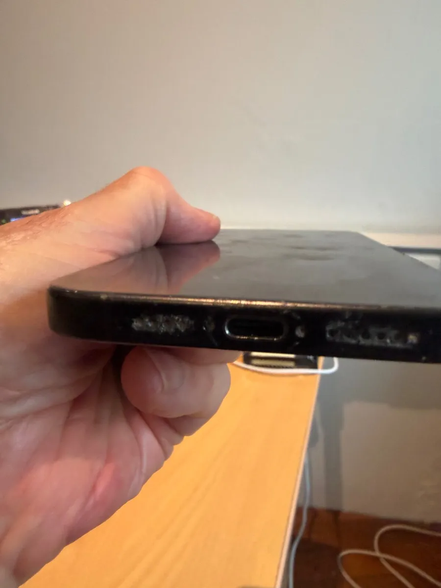 iPhone 15 Pro Max - Image 4