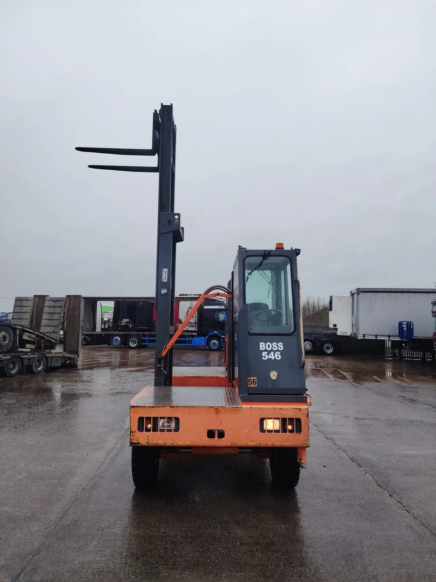 2015 Boss 5 ton side loader forklift low hrs - Image 1