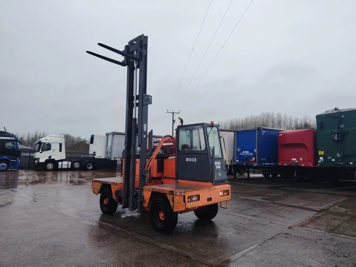 2015 Boss 5 ton side loader forklift low hrs - Image 3