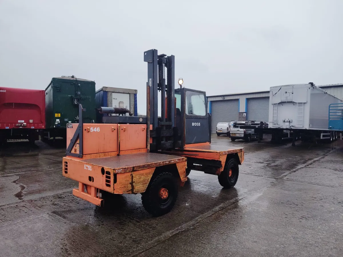 2015 Boss 5 ton side loader forklift low hrs - Image 2