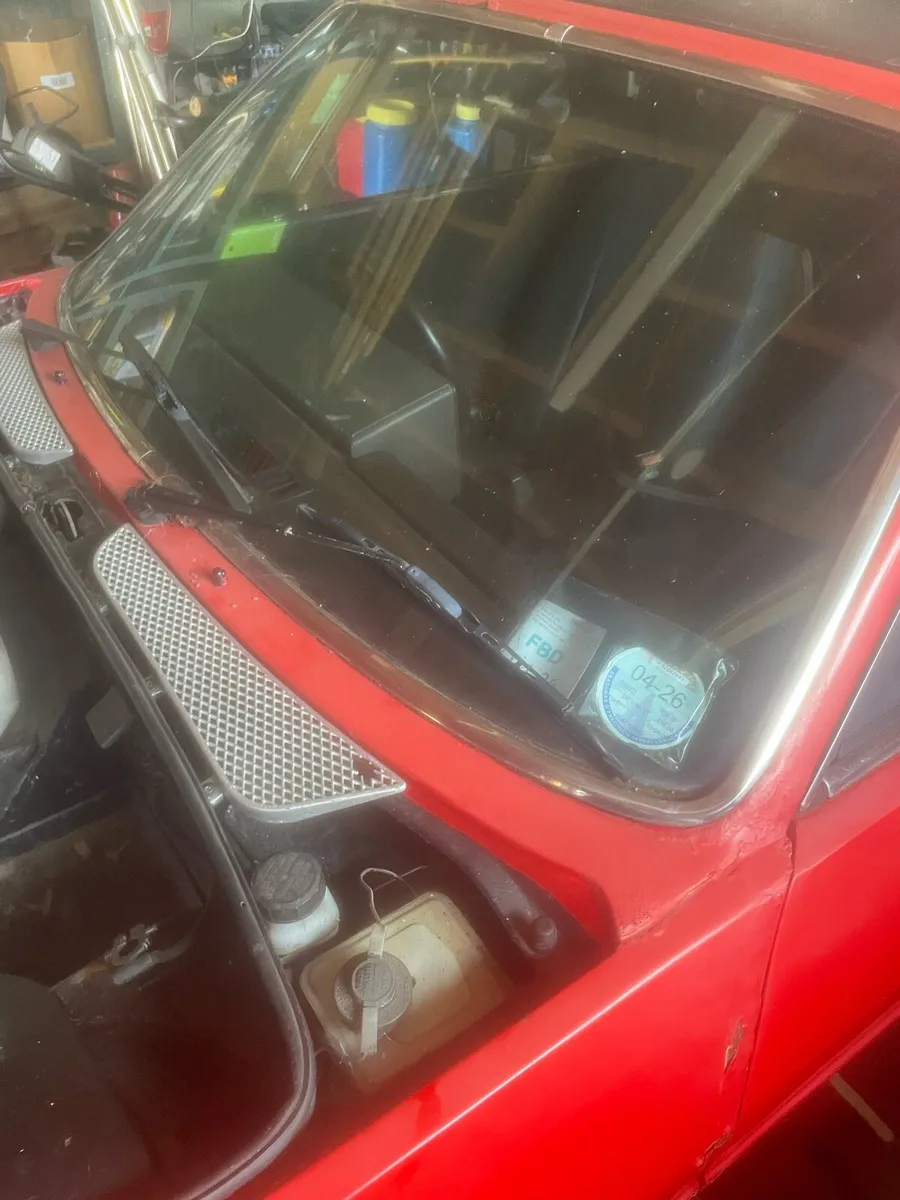 Vintage car - Image 1