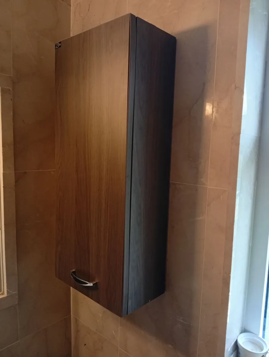 Bathroom vanity & sink - Image 4