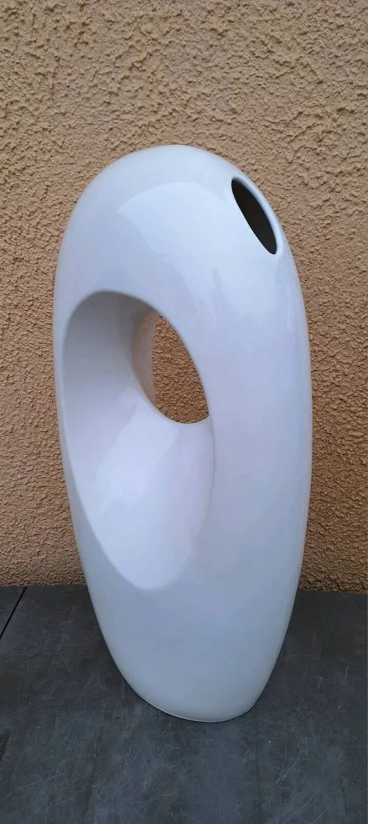 Beautiful tall modern floor vase - Image 1