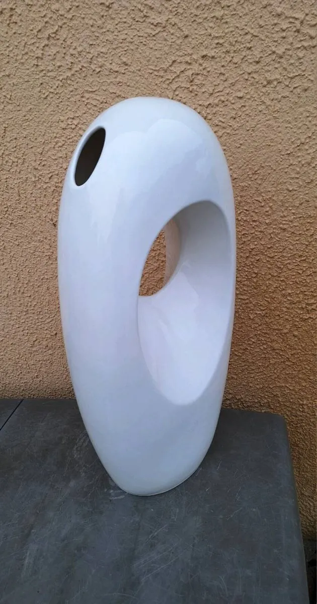 Beautiful tall modern floor vase - Image 2