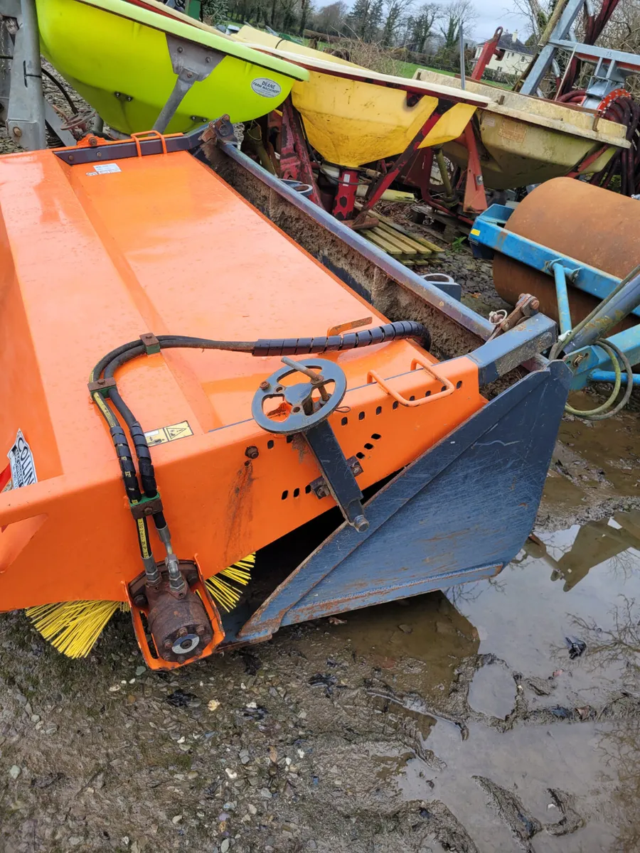 7ft 6 Sweeper with bucket - Image 3