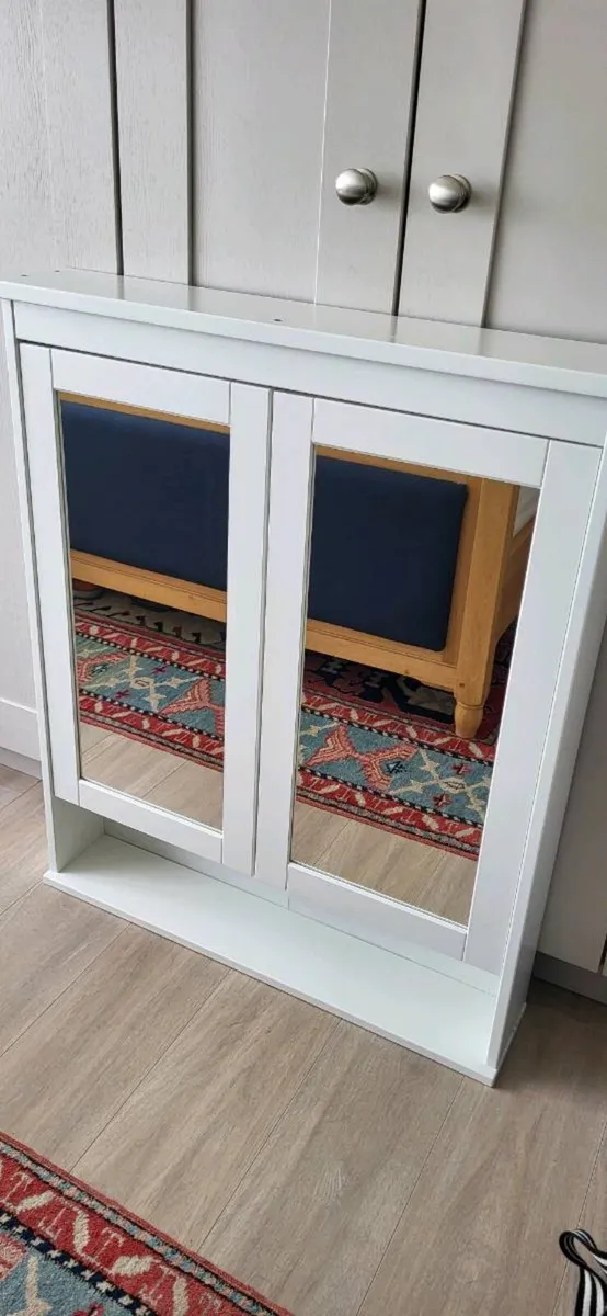 Hemnes bathroom cabinet - Image 1