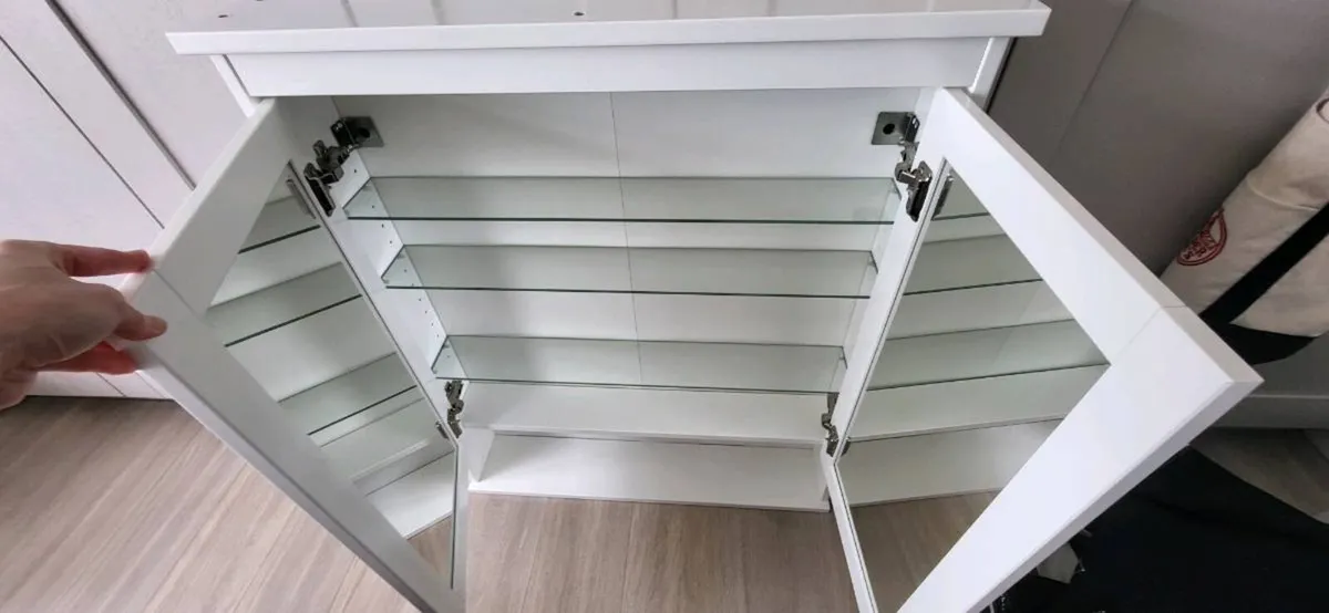 Hemnes bathroom cabinet - Image 3