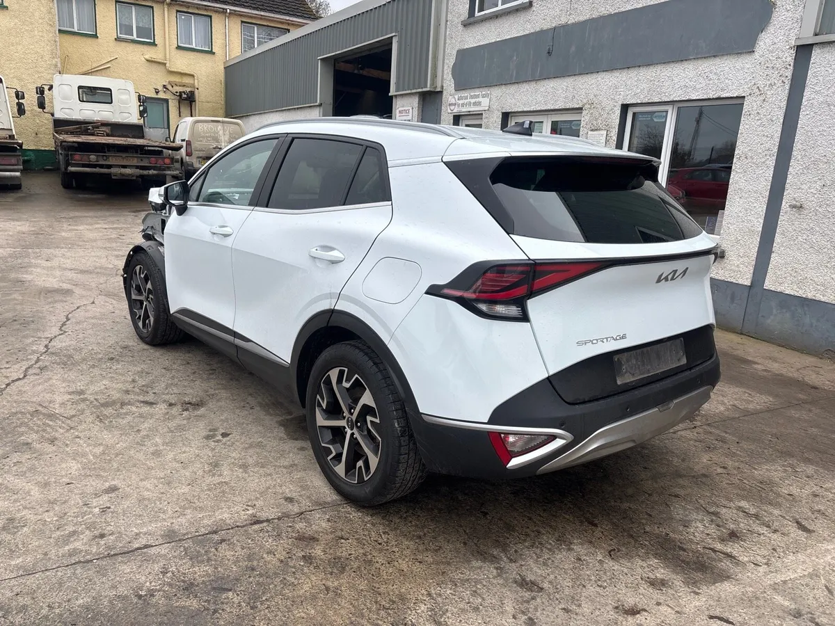 2023 Kia sportage 1.6d for breaking - Image 3