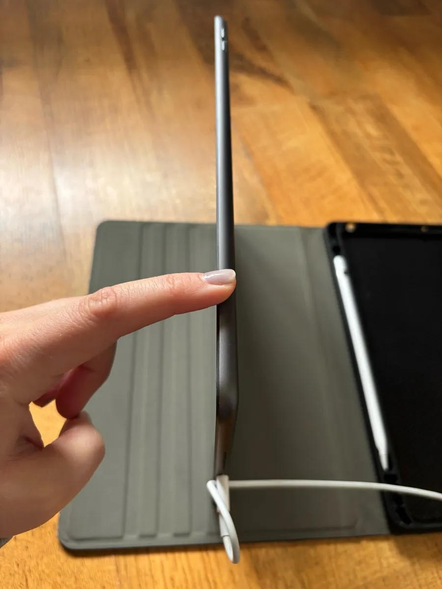 8th Generation Apple iPad 10.2 inch - Image 2