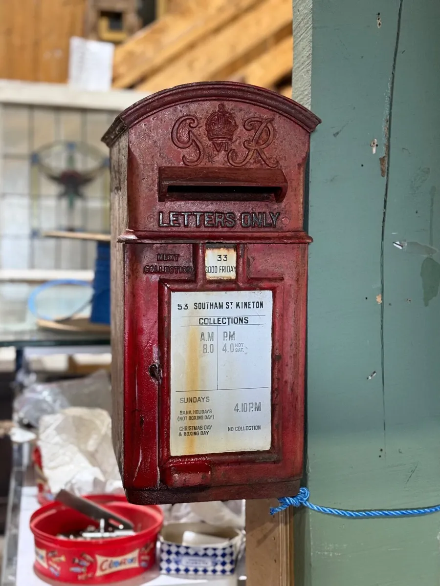 G.R. Post box Original. - Image 1