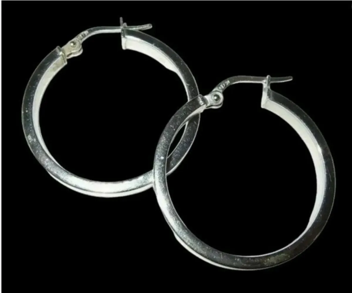 Vintage 9ct White Gold Hallmarked Hoop Earrings - Image 4