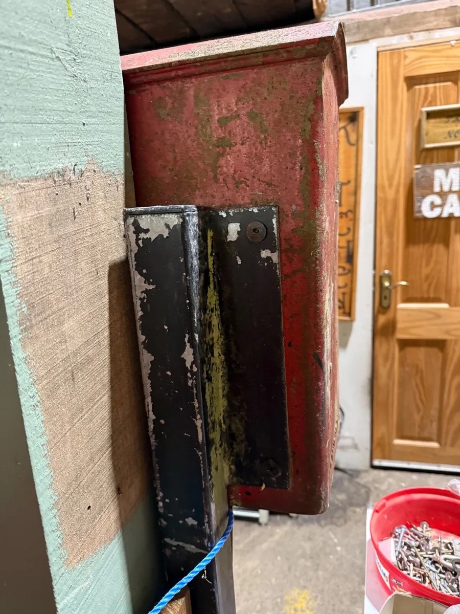 G.R. Post box Original. - Image 3