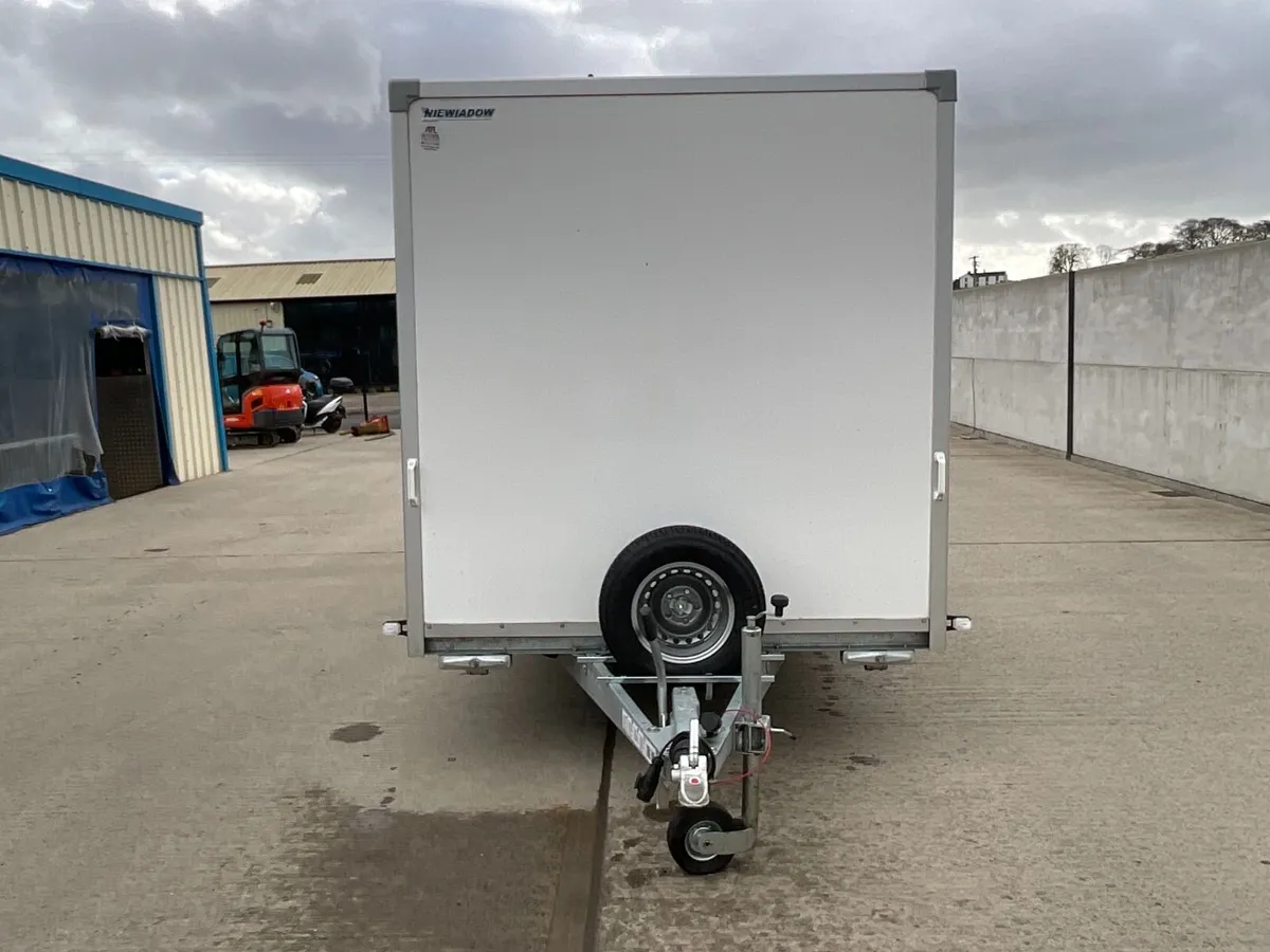 TWIN AXLE MOBILE BARBER STUDIO BOX TRAILER - Image 3