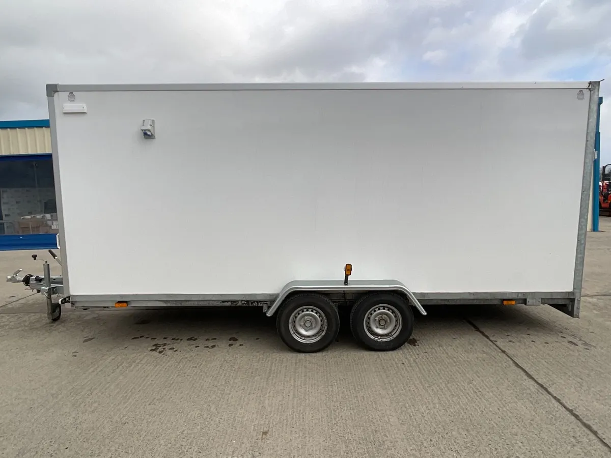 TWIN AXLE MOBILE BARBER STUDIO BOX TRAILER - Image 2