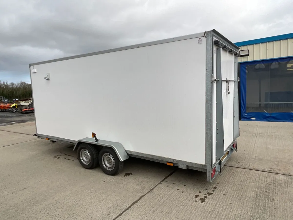 TWIN AXLE MOBILE BARBER STUDIO BOX TRAILER - Image 4