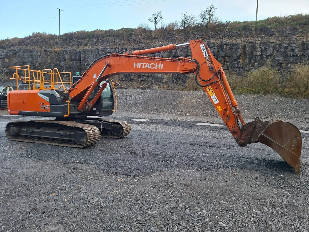 2020 Hitachi ZX210LC-6 - Image 4