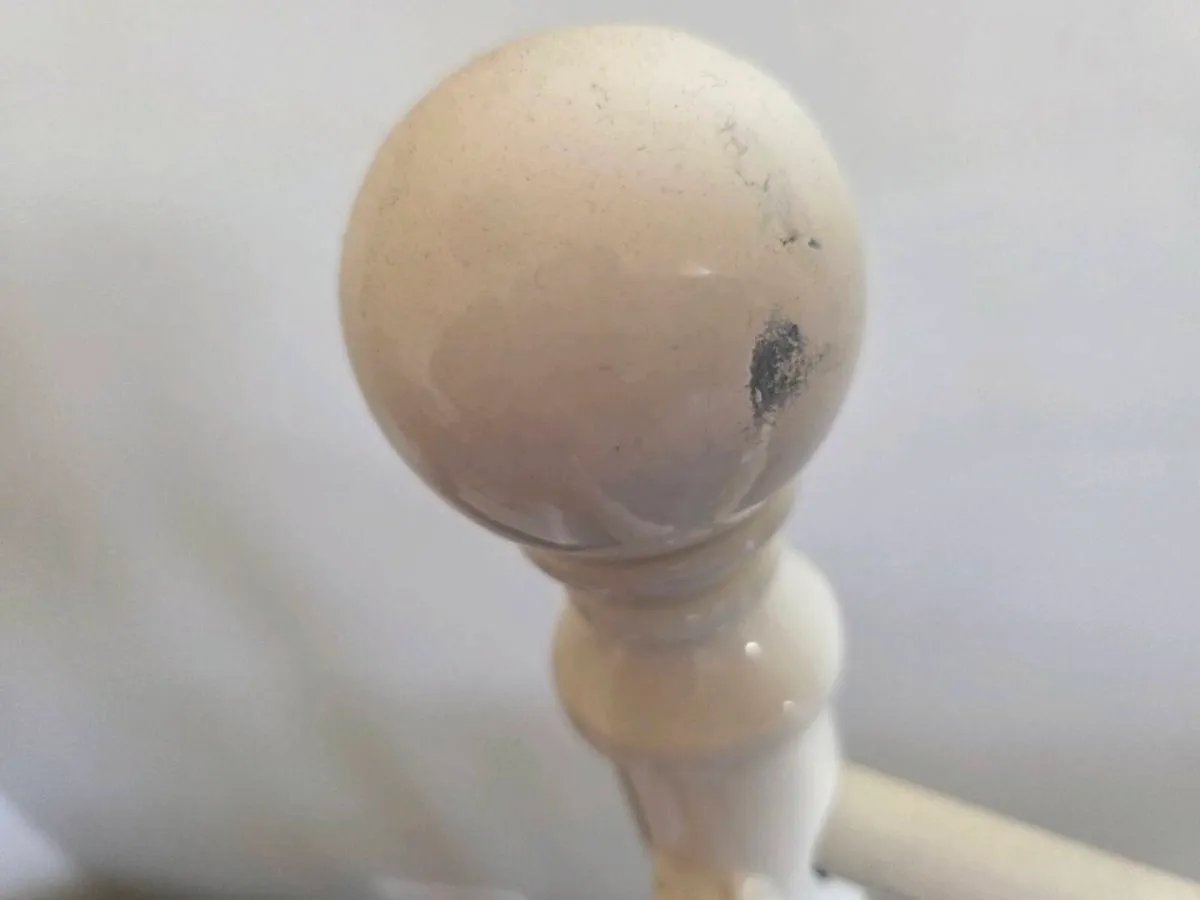 Metal framed daybed/single bed with new mattress - Image 4