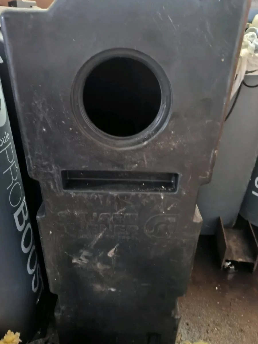 Water tanks and pumps - Image 1