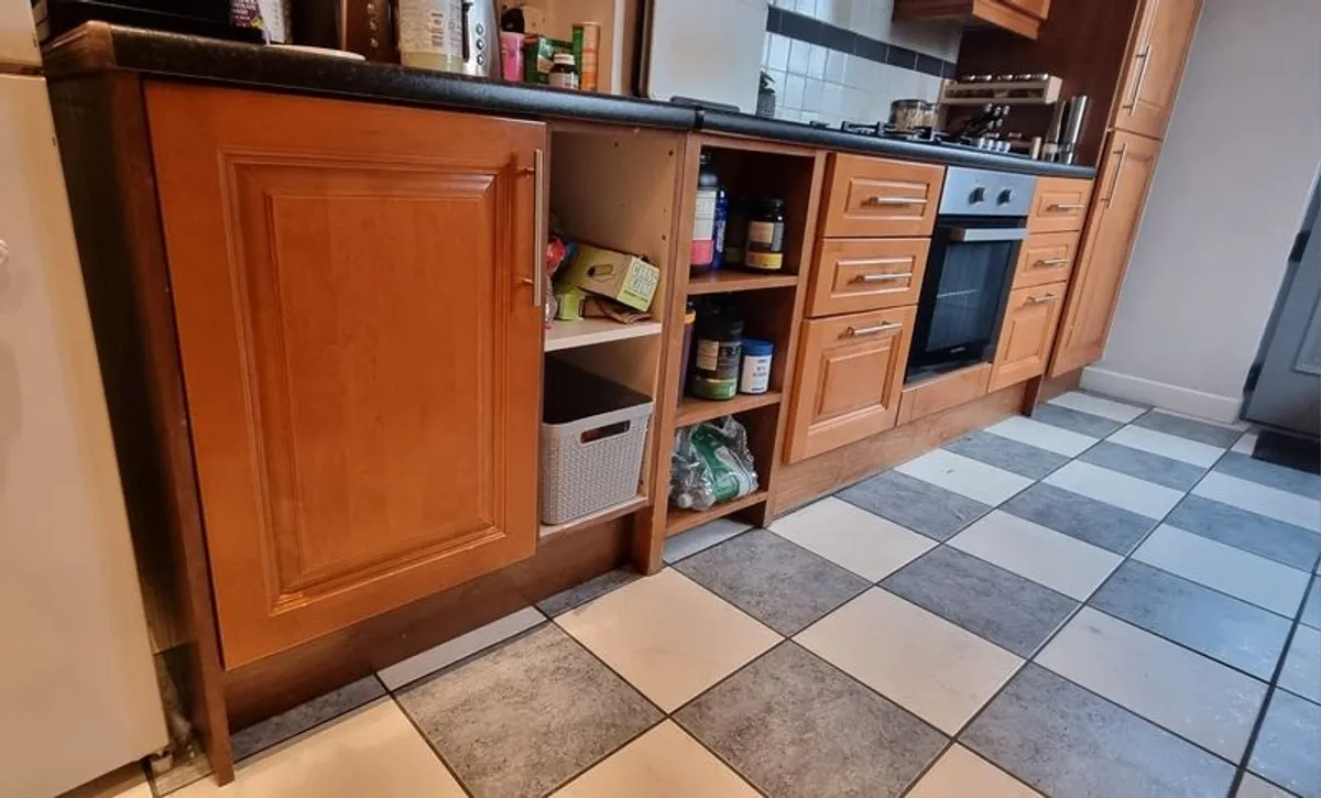 Kitchen Cabinets / Drawers / Hood / Sink / Oven / Hobs - Image 4