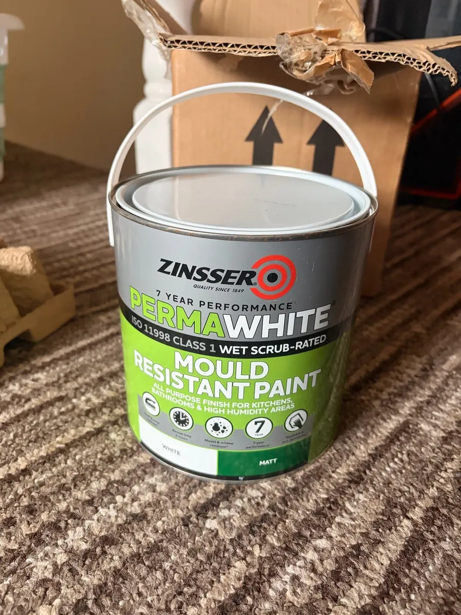 Zinsser Mould Resistant Paint 2.5L - Image 1