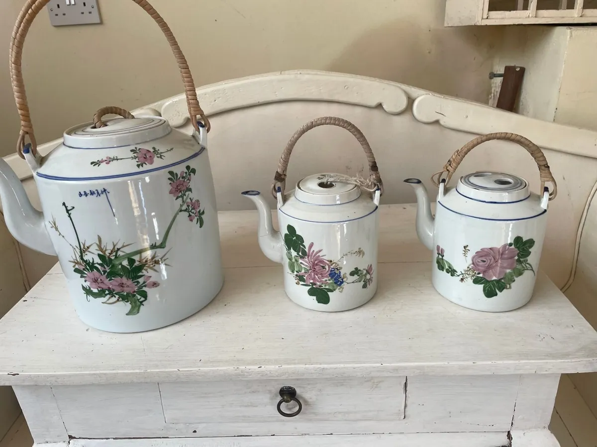 Vintage Chinese Tea pot - Image 1