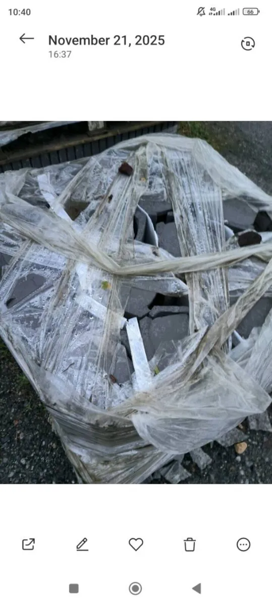 Concrete ridge tiles - Image 1