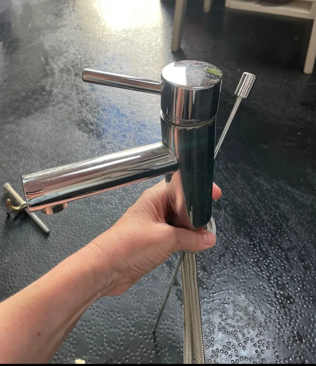 Bathroom taps - Image 3