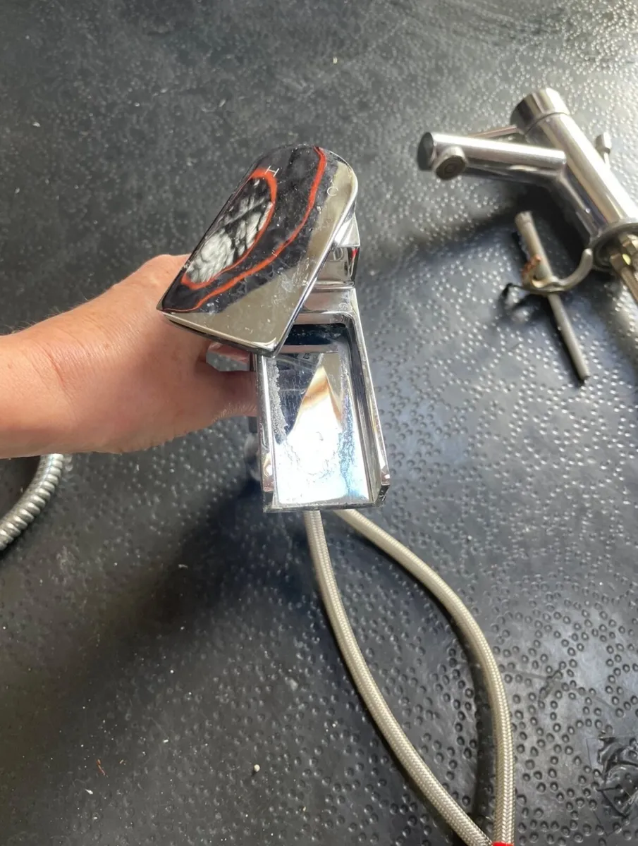 Bathroom taps - Image 1