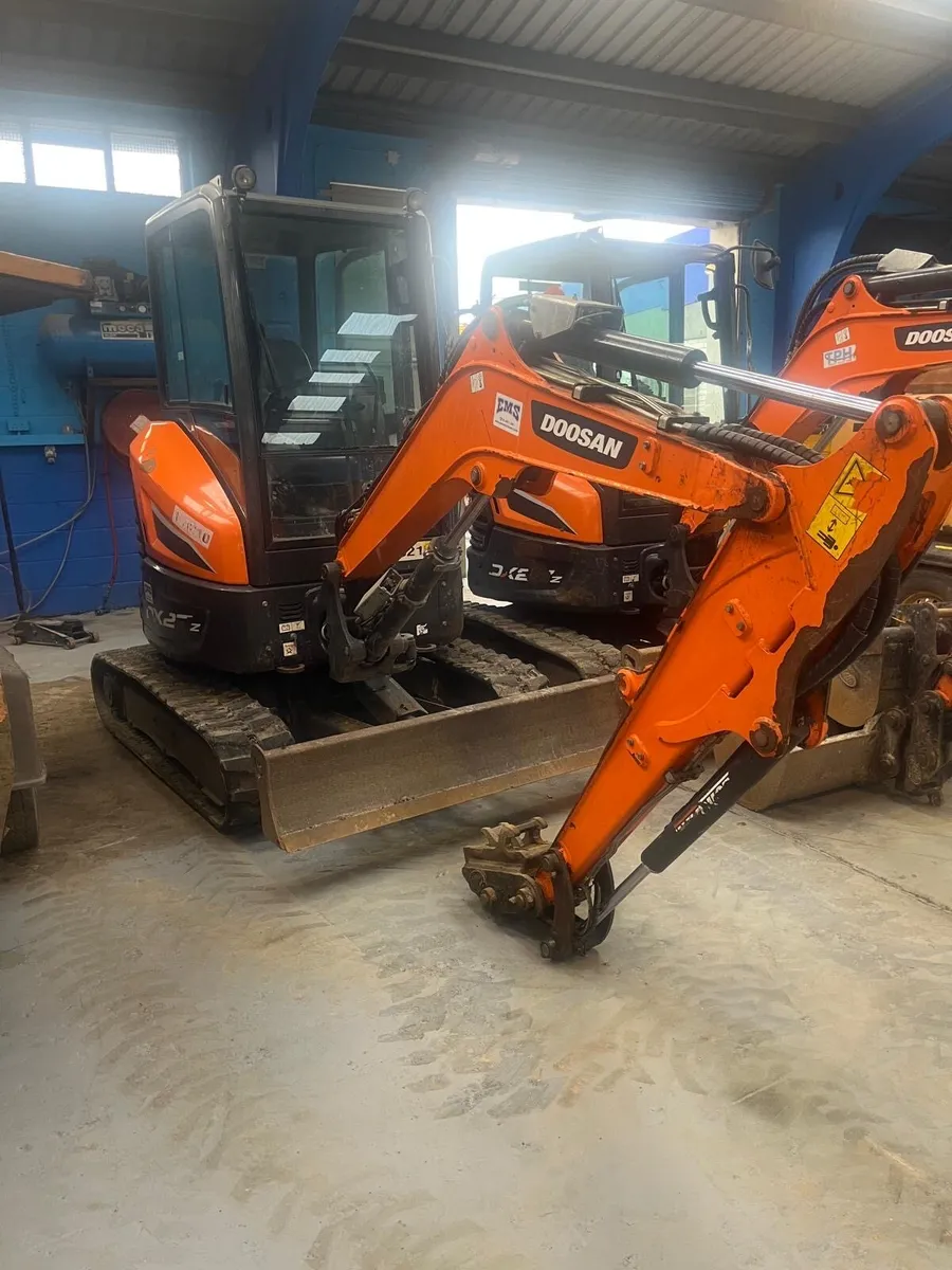 2020 Doosan 2.7 ton digger no vat - Image 1