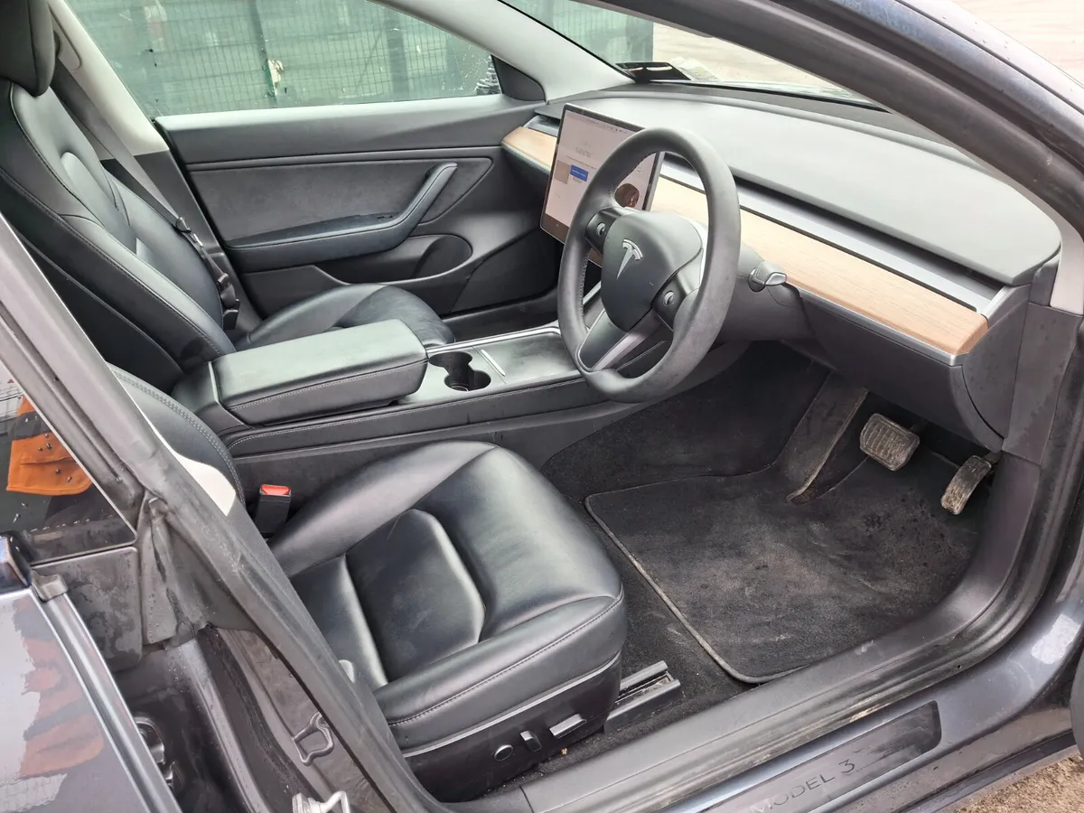 202 Tesla Model 3 Standard Plus 3 - Image 4