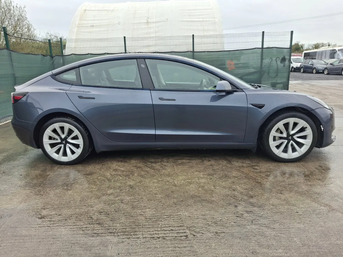 202 Tesla Model 3 Standard Plus 3 - Image 2