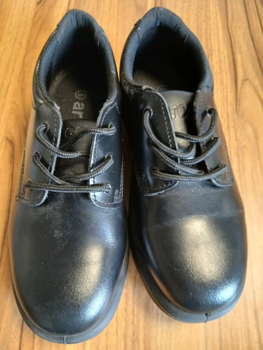 Boots brand new in box - Image 4